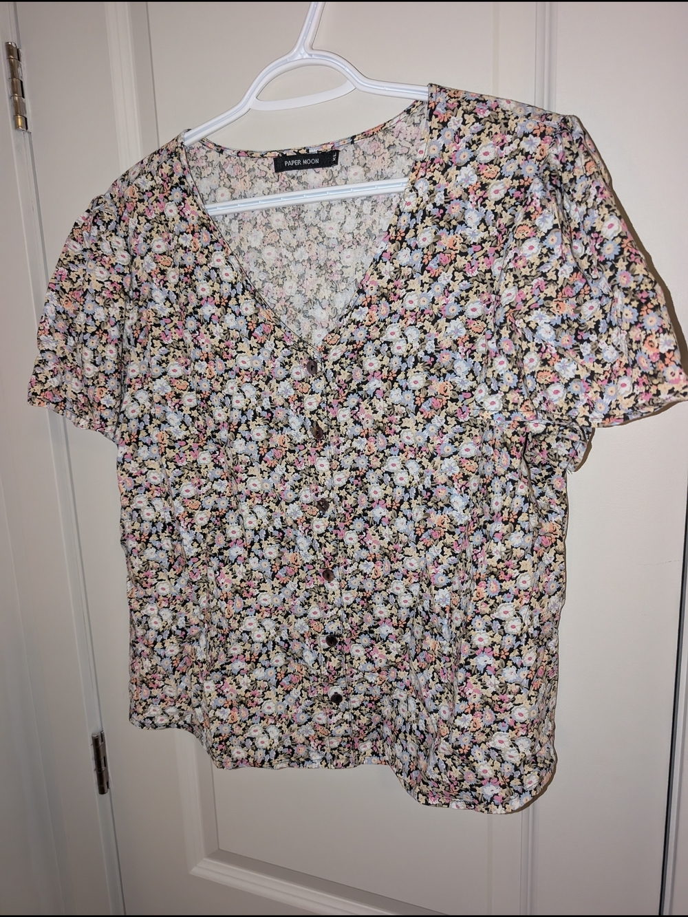2/20$ 💓 Papermoon Floral V-Neck Blouse